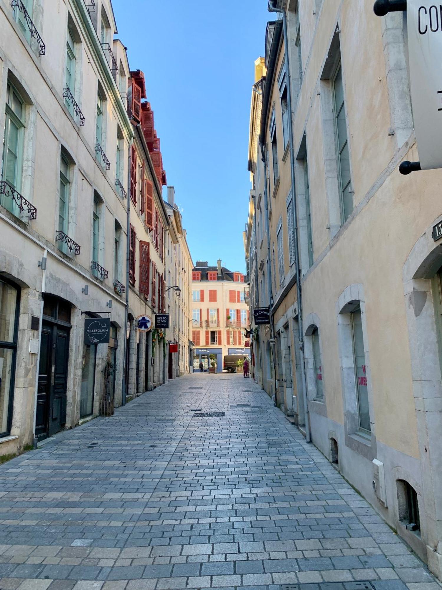 Wonderhost, Superbes Volumes Et Charme De L'Ancien Leilighet Pau Eksteriør bilde